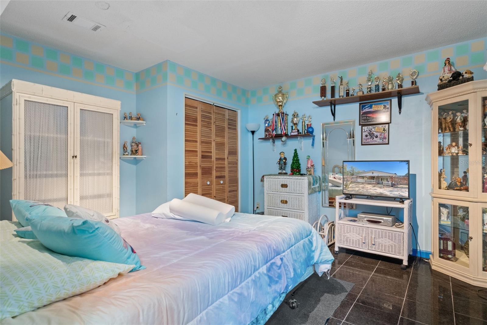 Image 34 of 58 For 265 Thayer Avenue