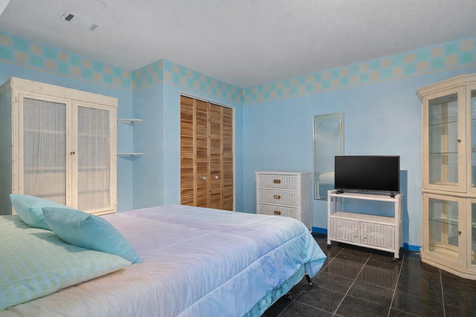 Image 35 of 58 For 265 Thayer Avenue