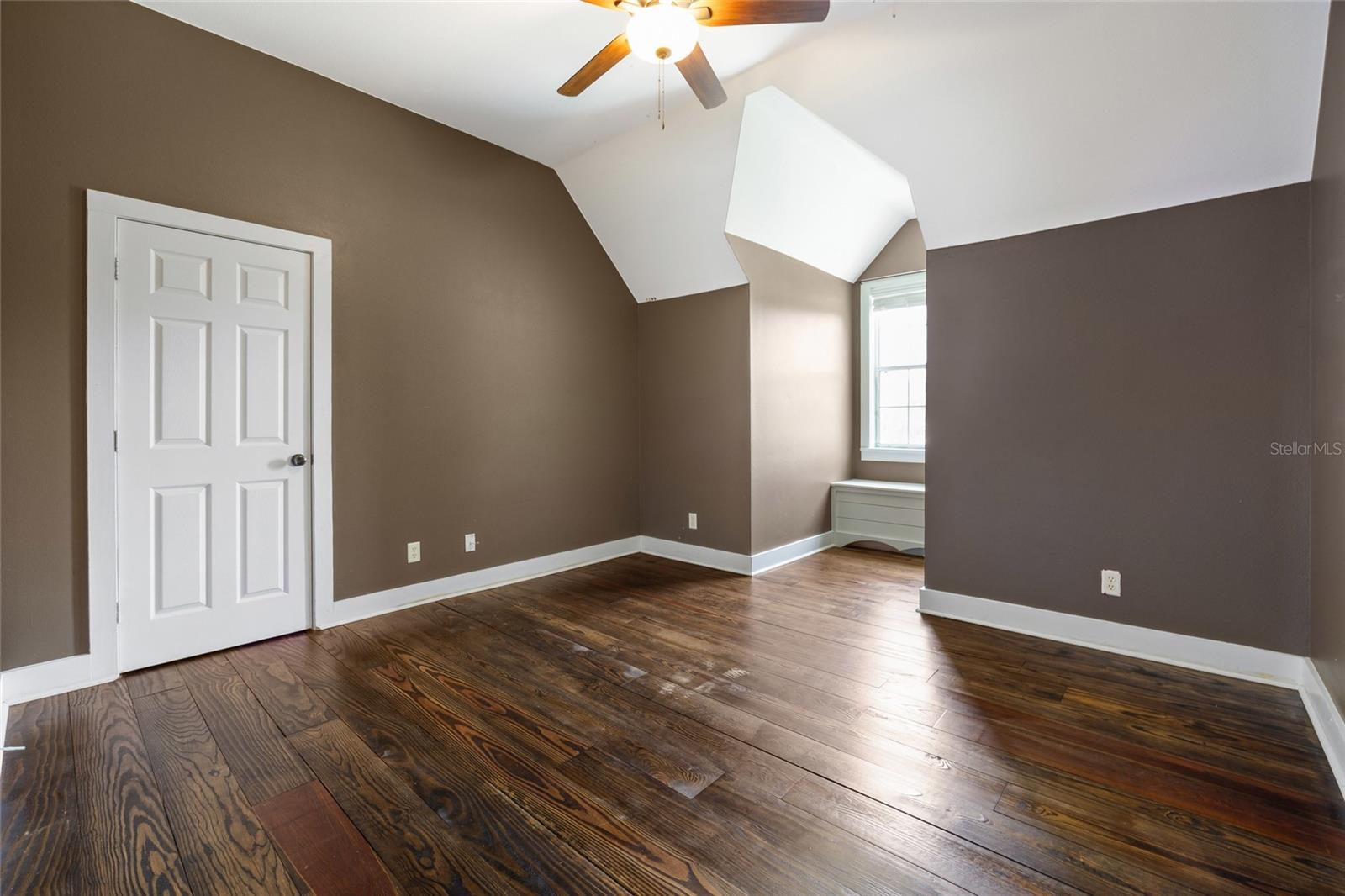 Image 29 of 52 For 25 69th Place