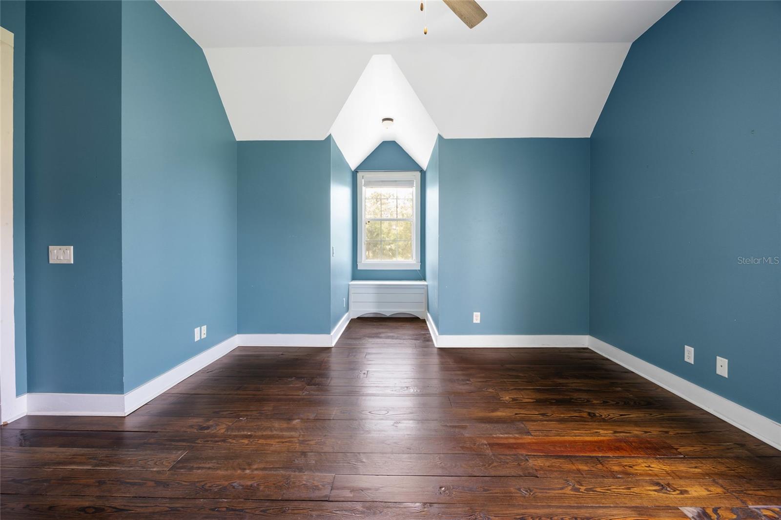 Image 32 of 52 For 25 69th Place