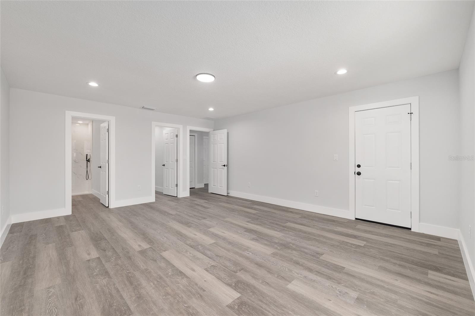 Image 14 of 28 For 2121 Hilliard Avenue