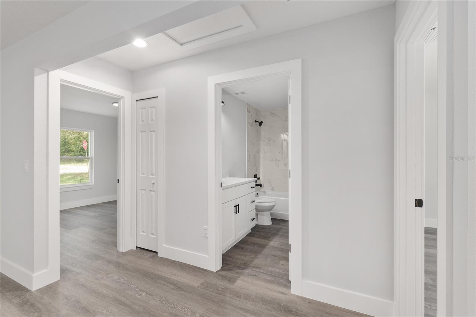 Image 21 of 28 For 2121 Hilliard Avenue