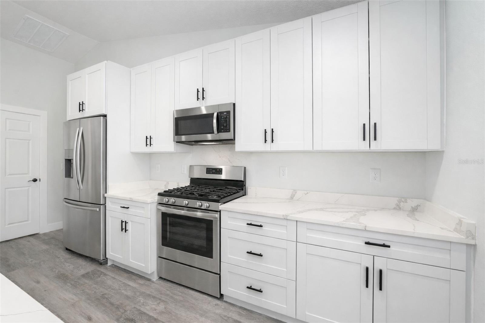 Image 9 of 28 For 2121 Hilliard Avenue