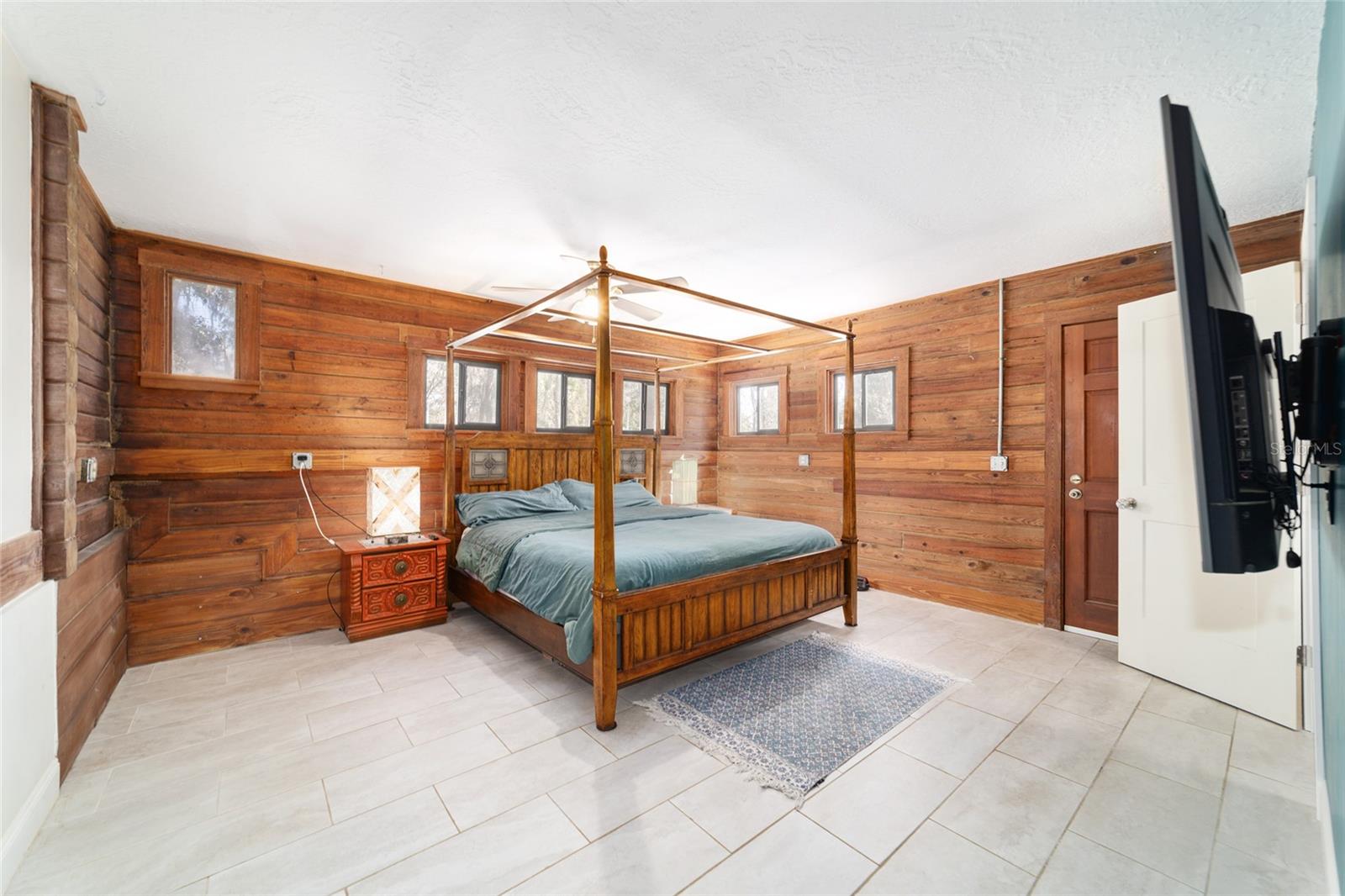 Image 22 of 44 For 3510 5th Court