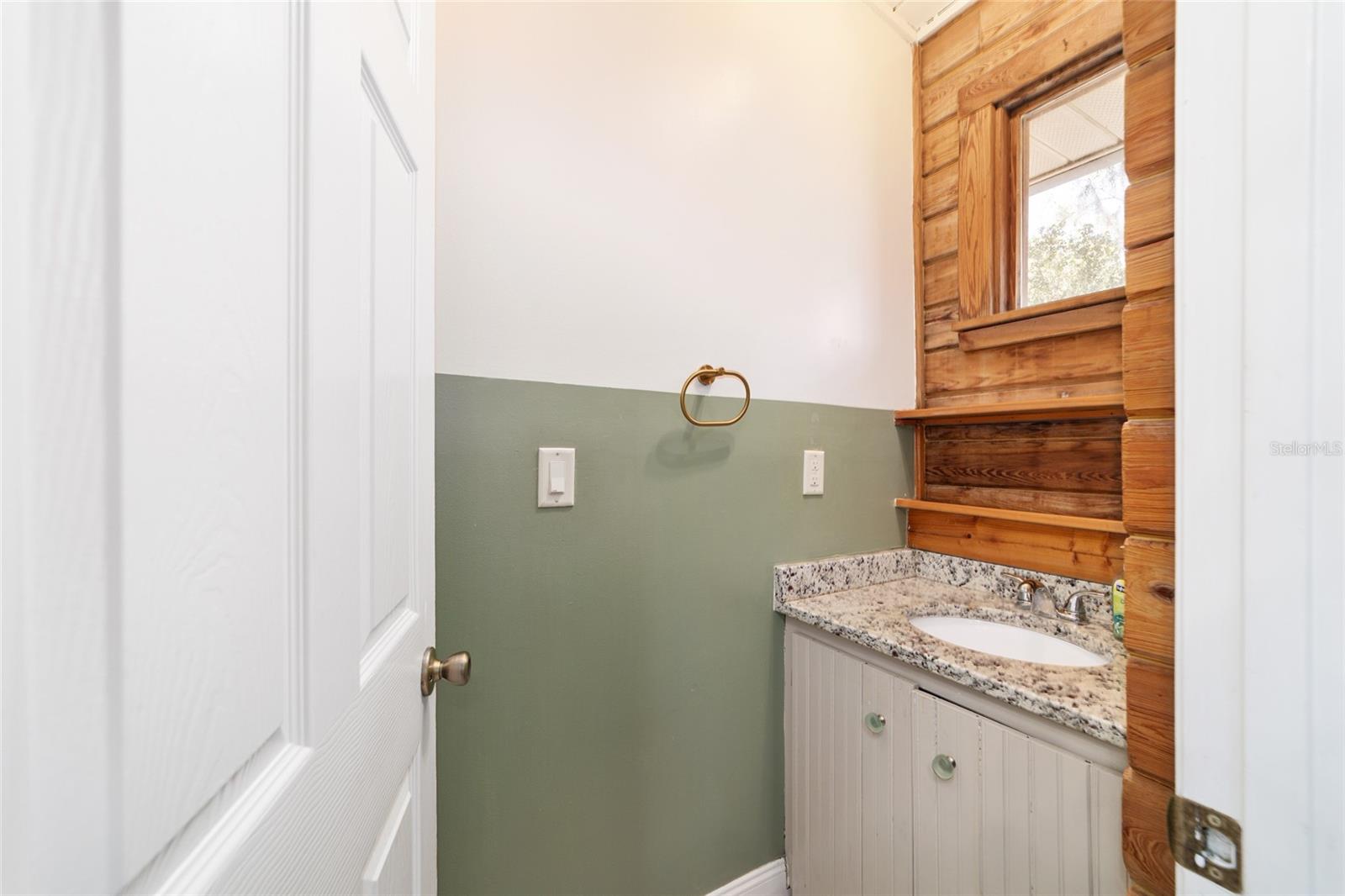 Image 33 of 44 For 3510 5th Court