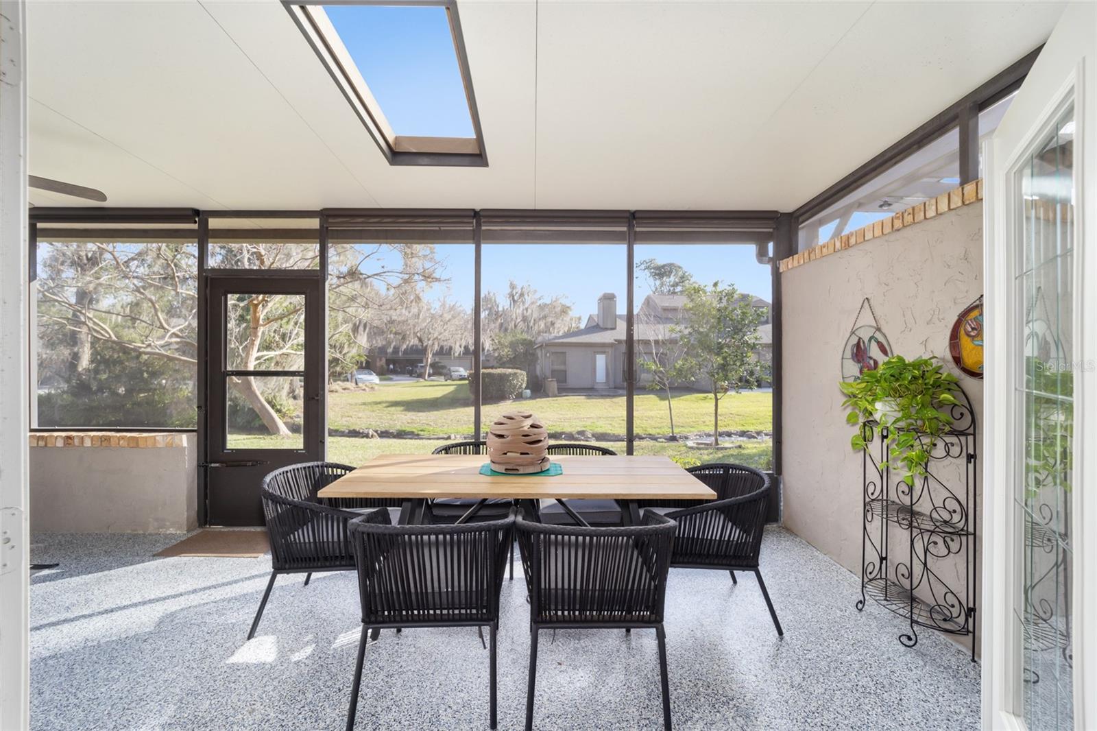 Image 37 of 52 For 1731 Clatter Bridge Road