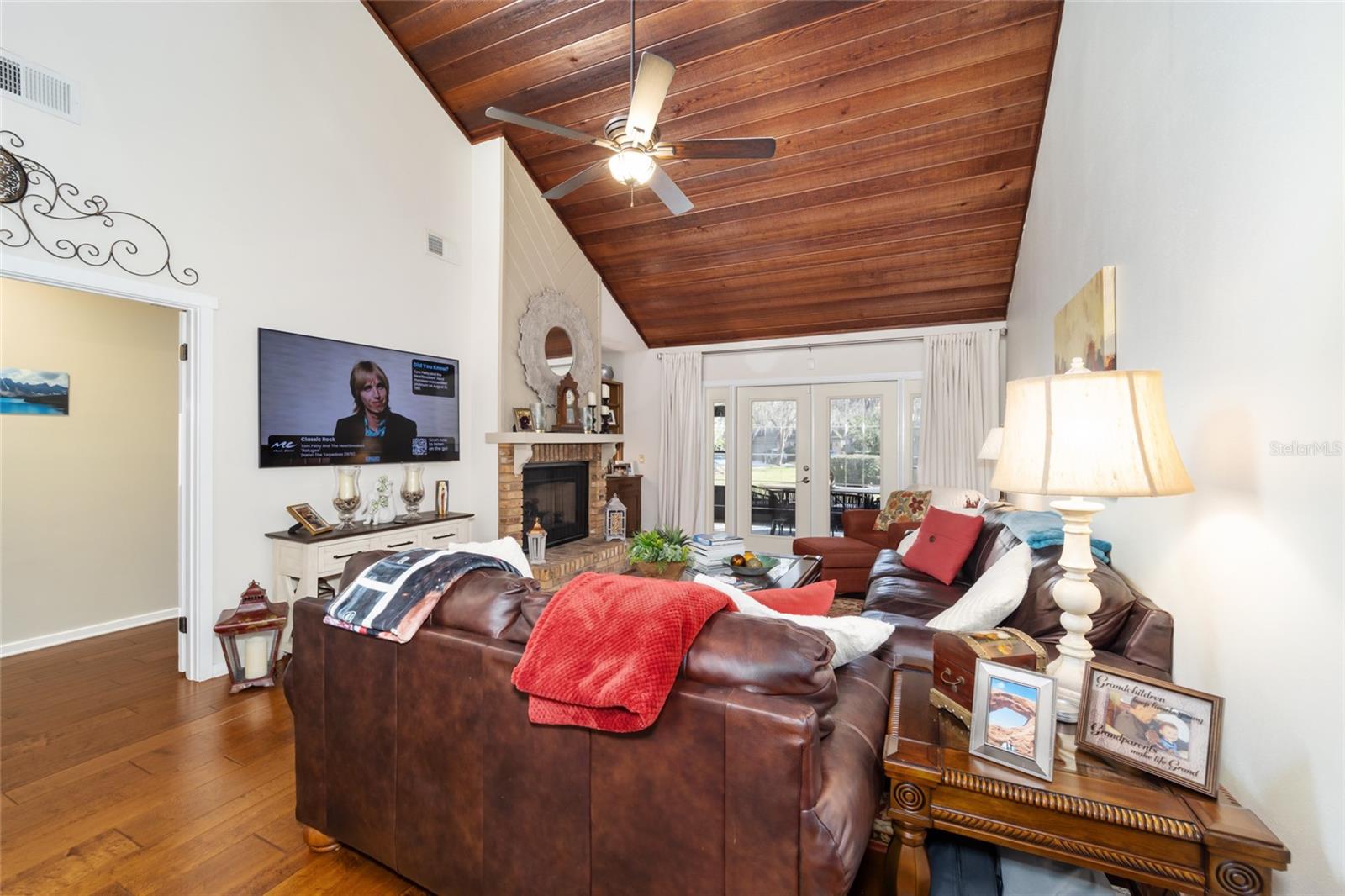 Image 9 of 52 For 1731 Clatter Bridge Road