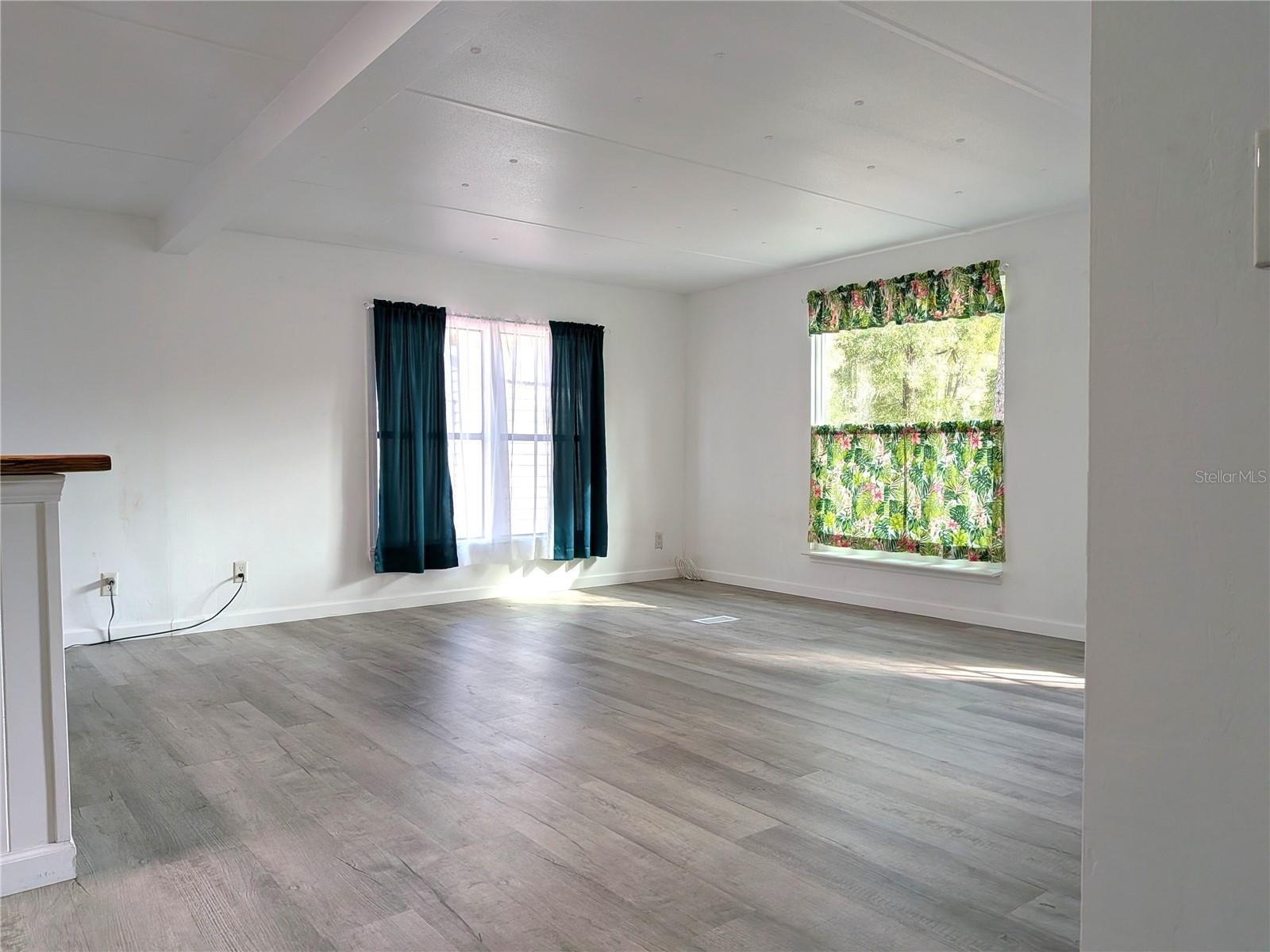 Image 11 of 32 For 1829 Croft Avenue