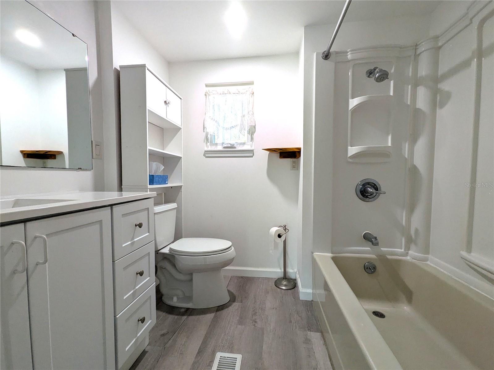 Image 15 of 32 For 1829 Croft Avenue