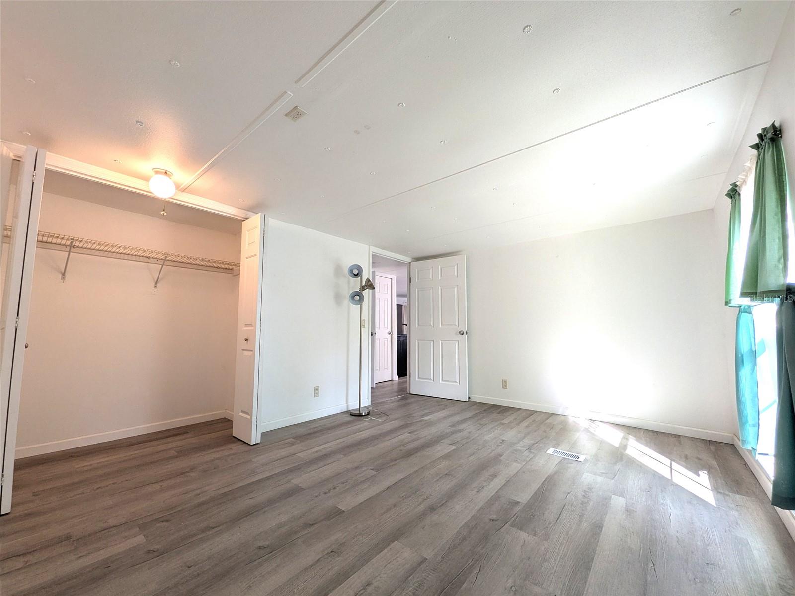 Image 16 of 32 For 1829 Croft Avenue