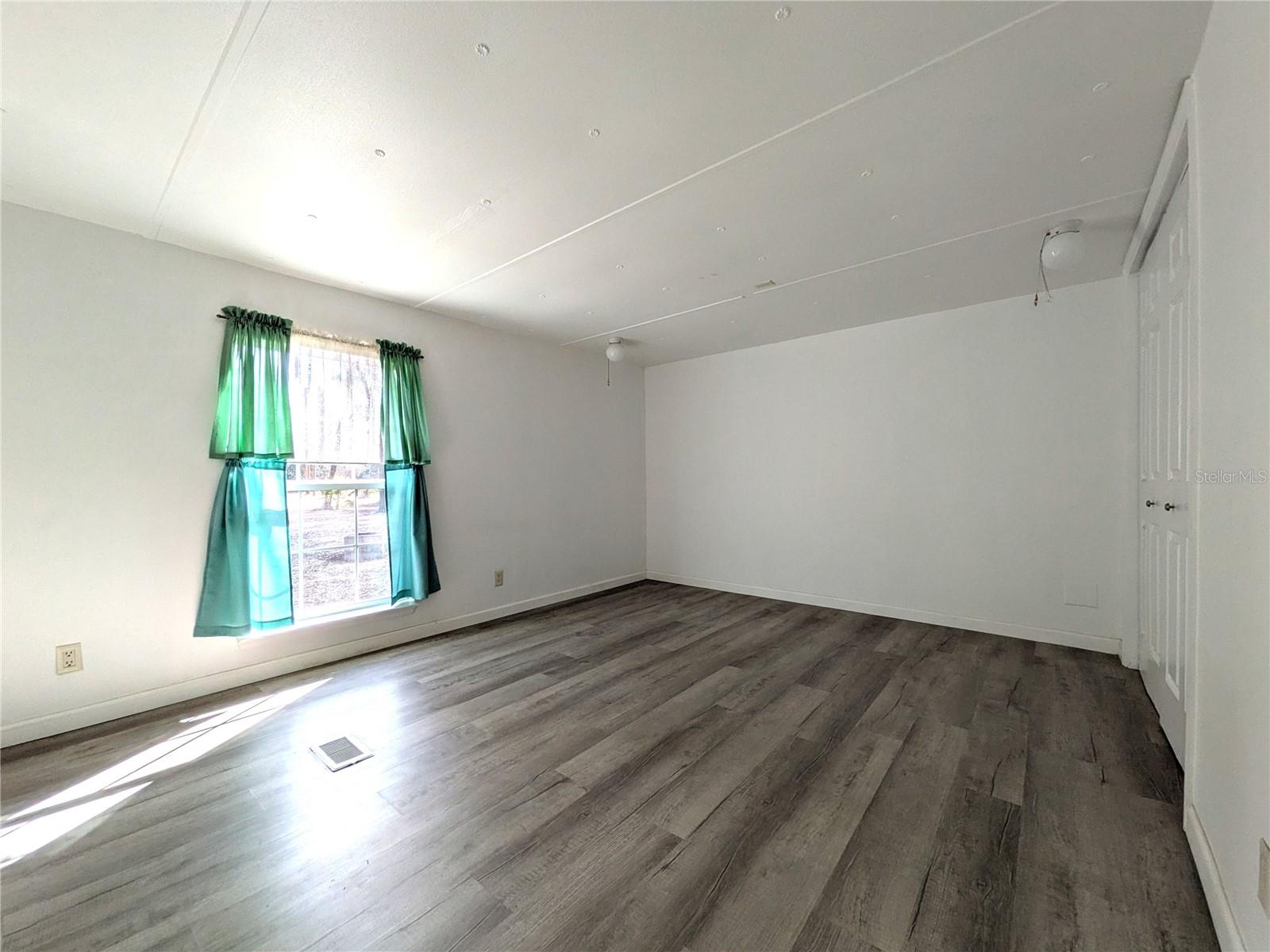 Image 17 of 32 For 1829 Croft Avenue