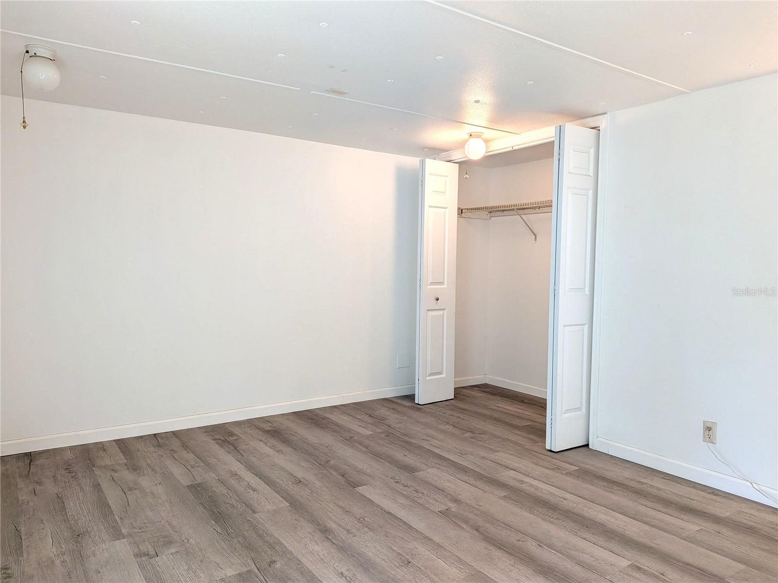 Image 18 of 32 For 1829 Croft Avenue