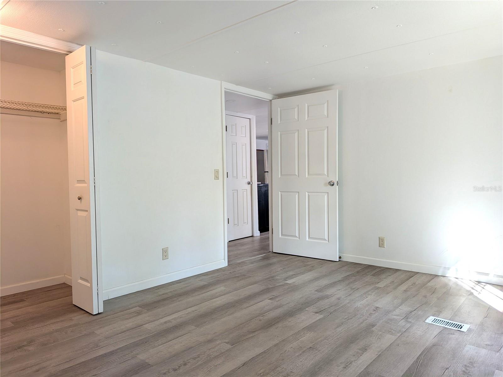 Image 19 of 32 For 1829 Croft Avenue