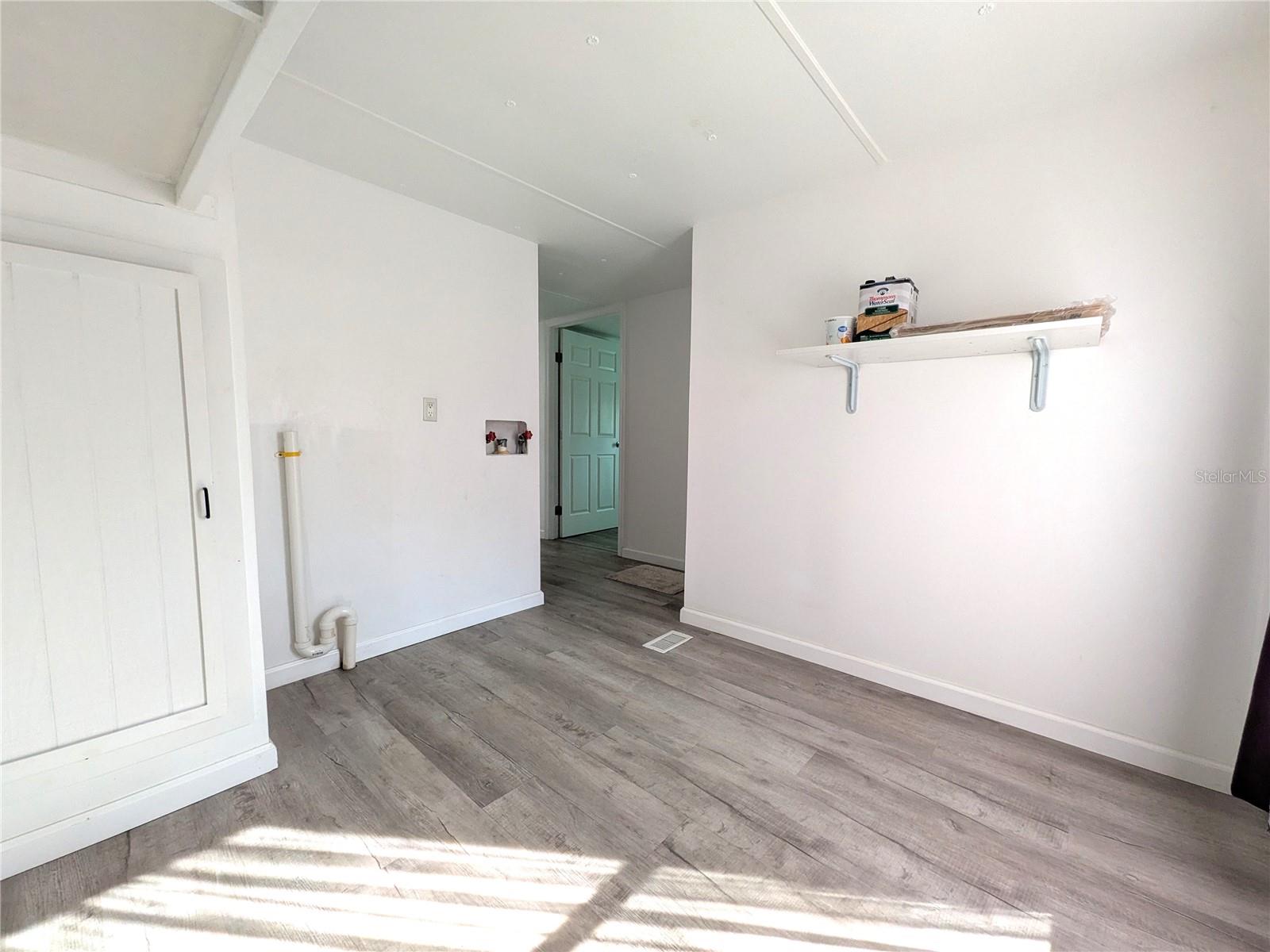 Image 20 of 32 For 1829 Croft Avenue