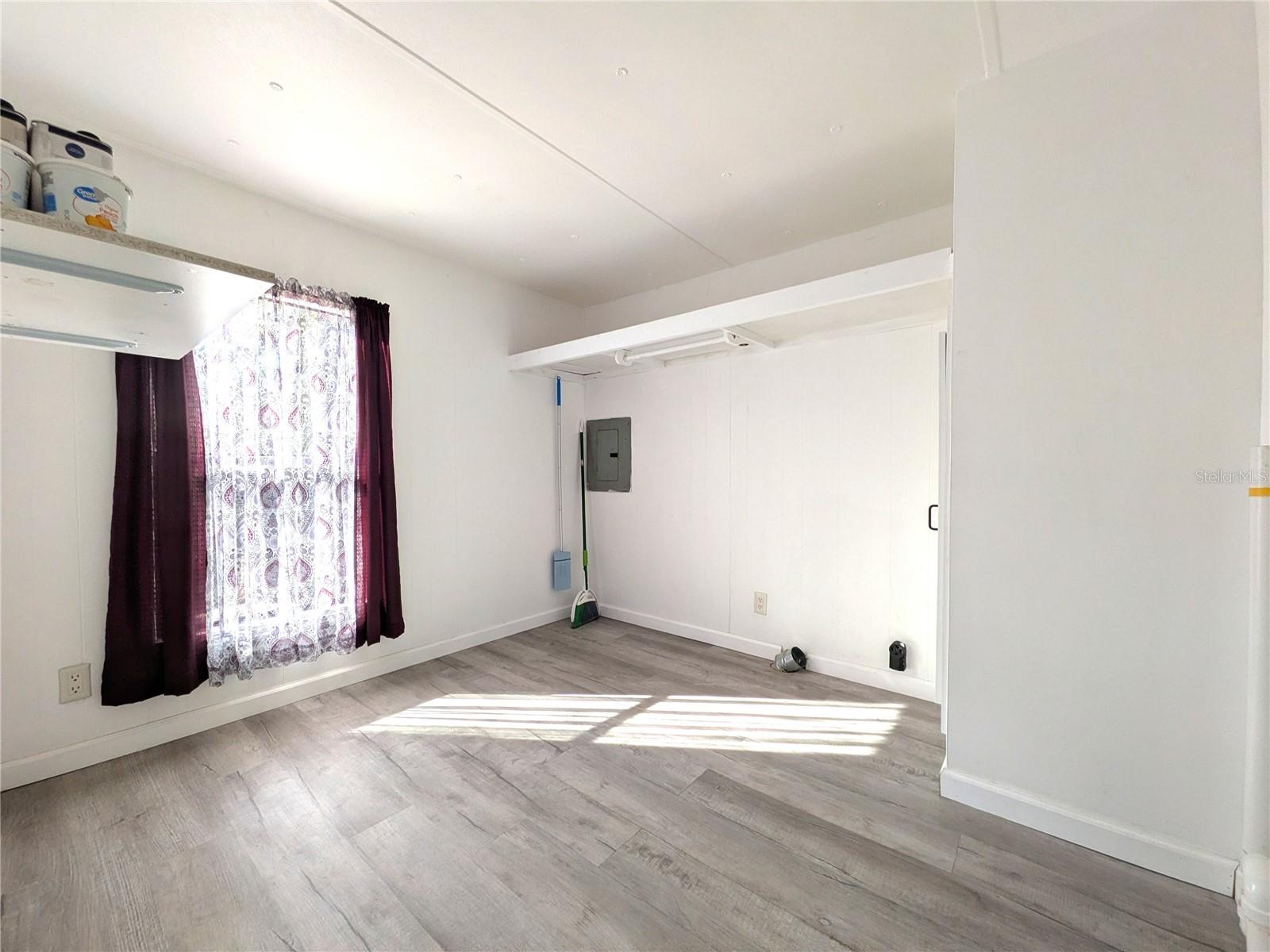 Image 21 of 32 For 1829 Croft Avenue