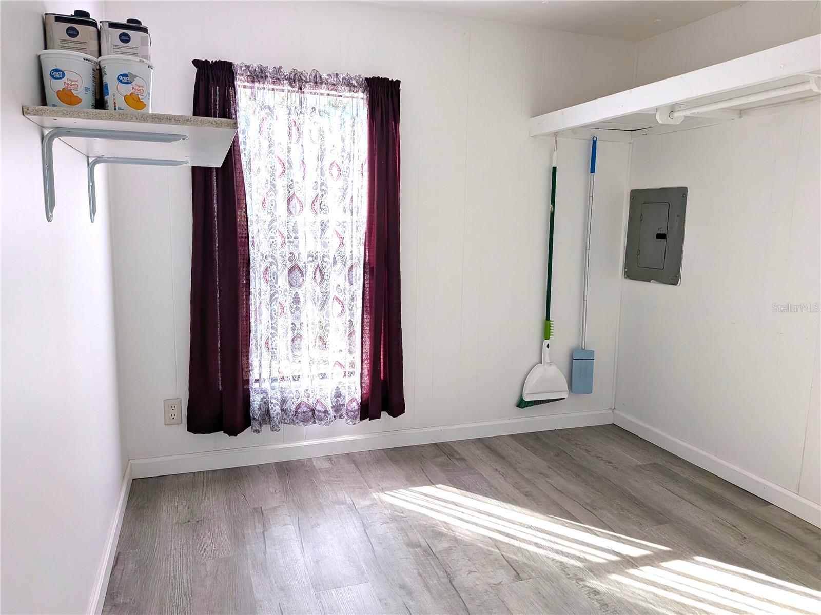 Image 22 of 32 For 1829 Croft Avenue