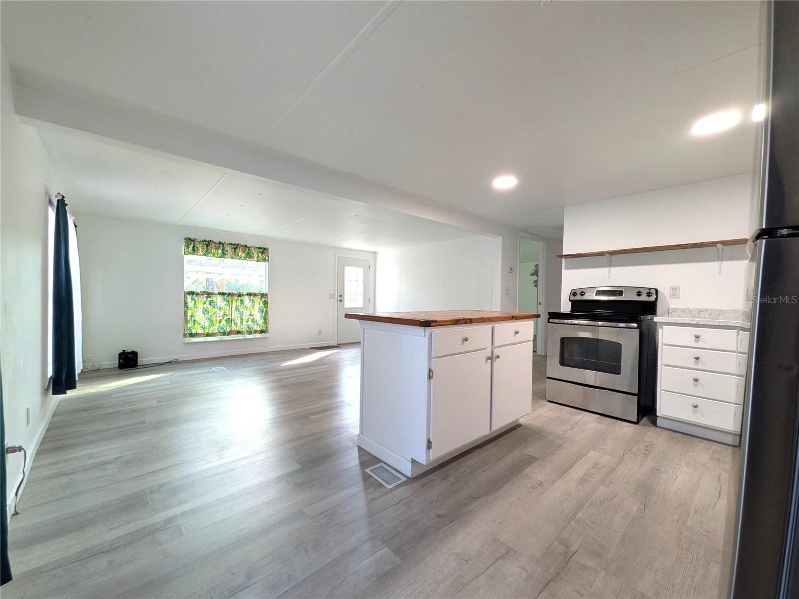 Image 4 of 32 For 1829 Croft Avenue