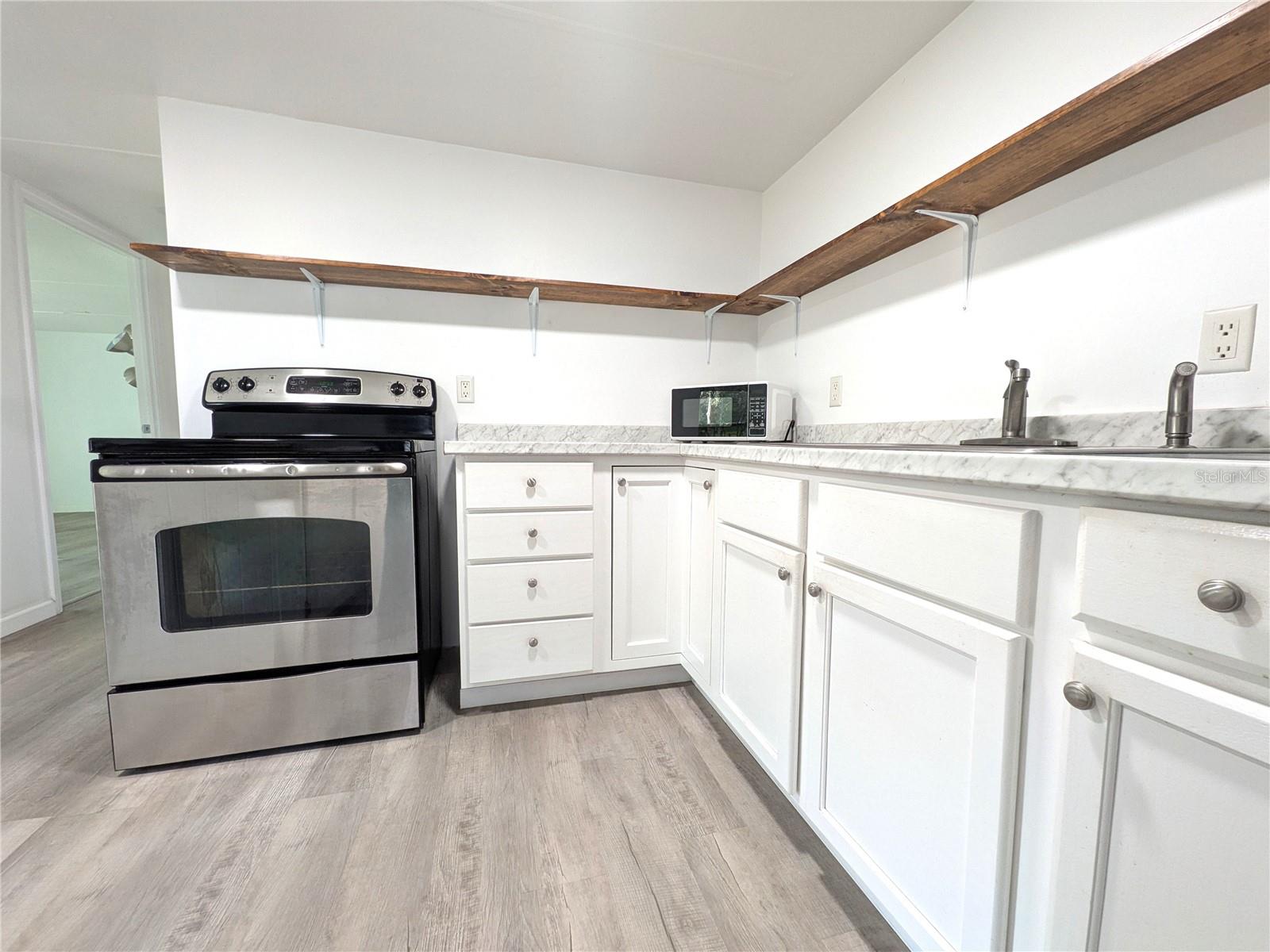 Image 5 of 32 For 1829 Croft Avenue