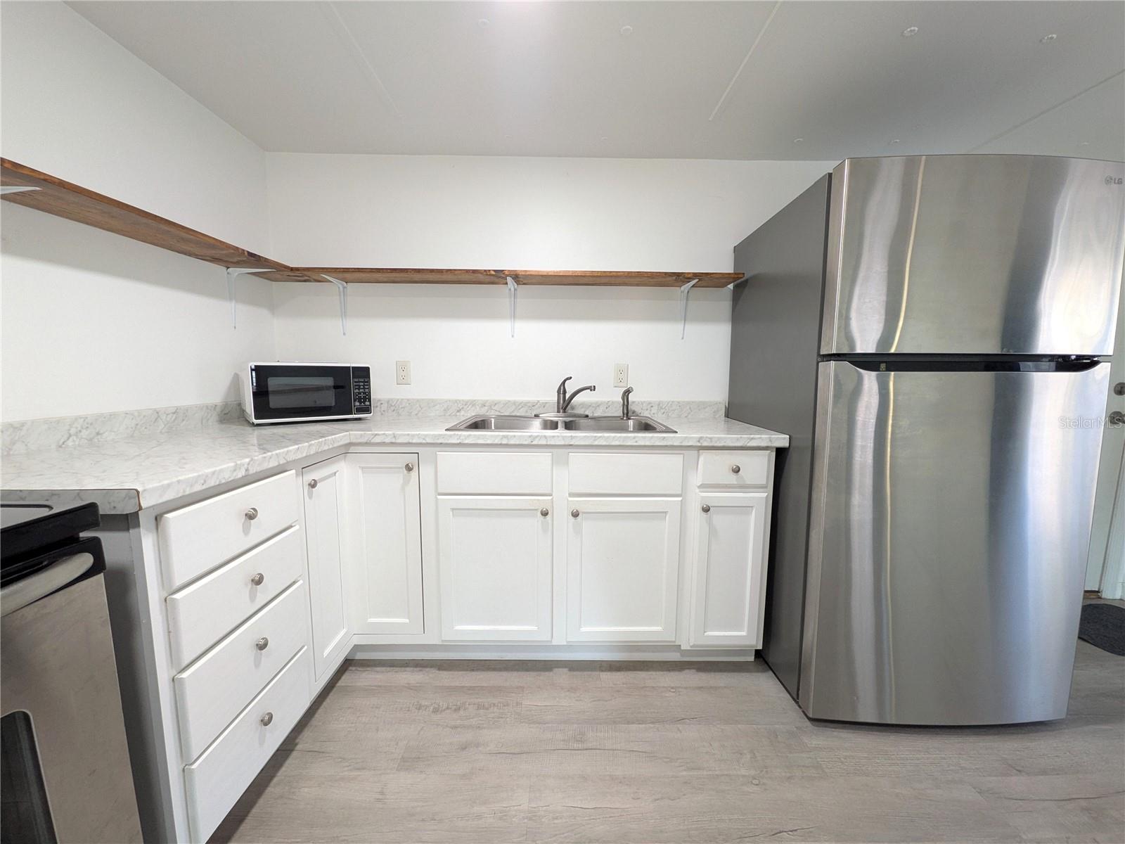 Image 6 of 32 For 1829 Croft Avenue