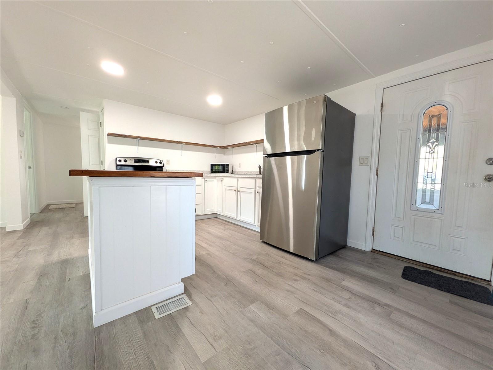 Image 7 of 32 For 1829 Croft Avenue