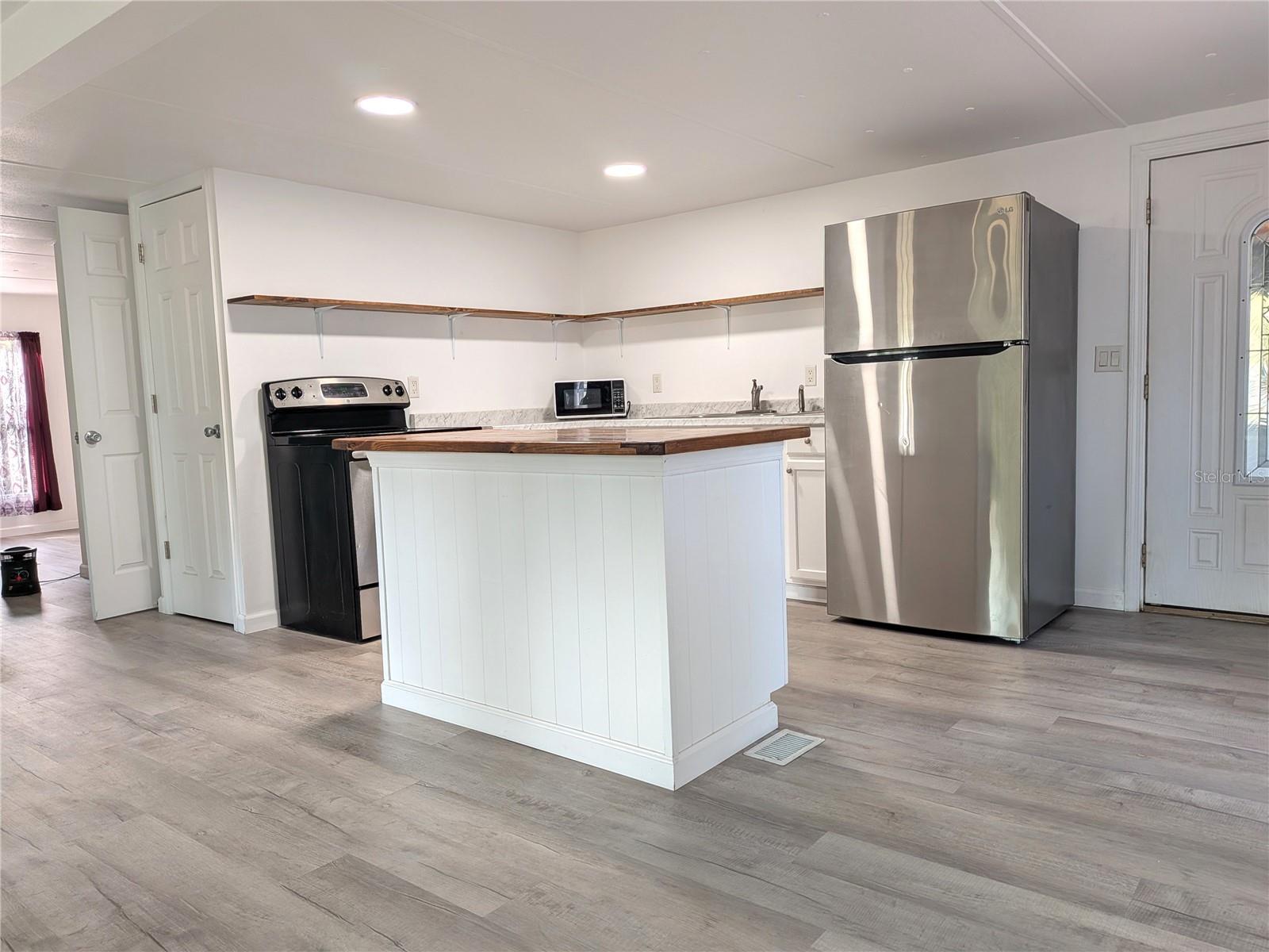 Image 8 of 32 For 1829 Croft Avenue