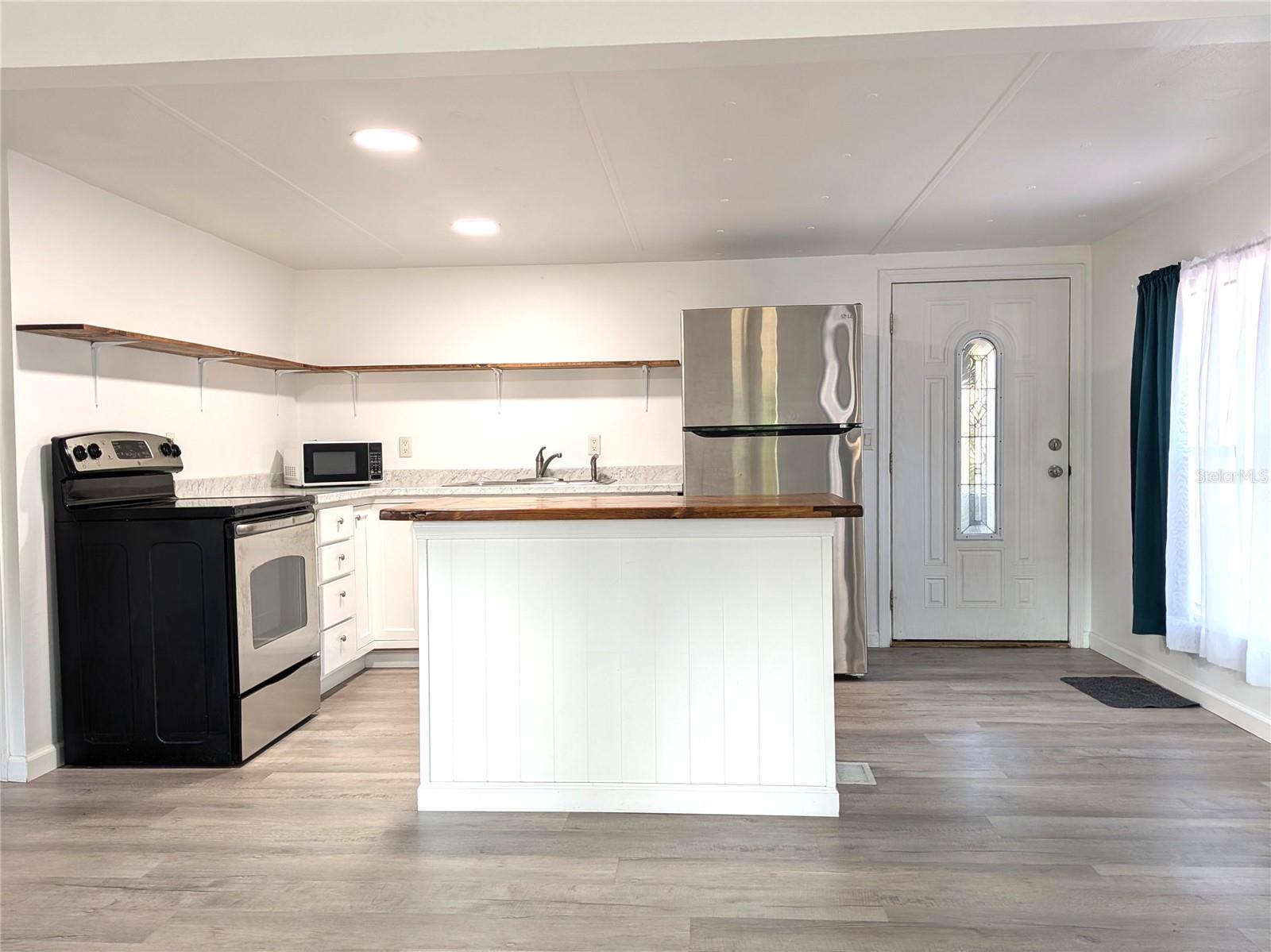 Image 9 of 32 For 1829 Croft Avenue