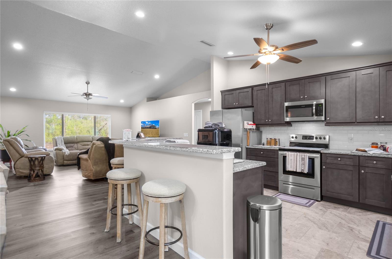 Image 18 of 37 For 4330 Drake Lane