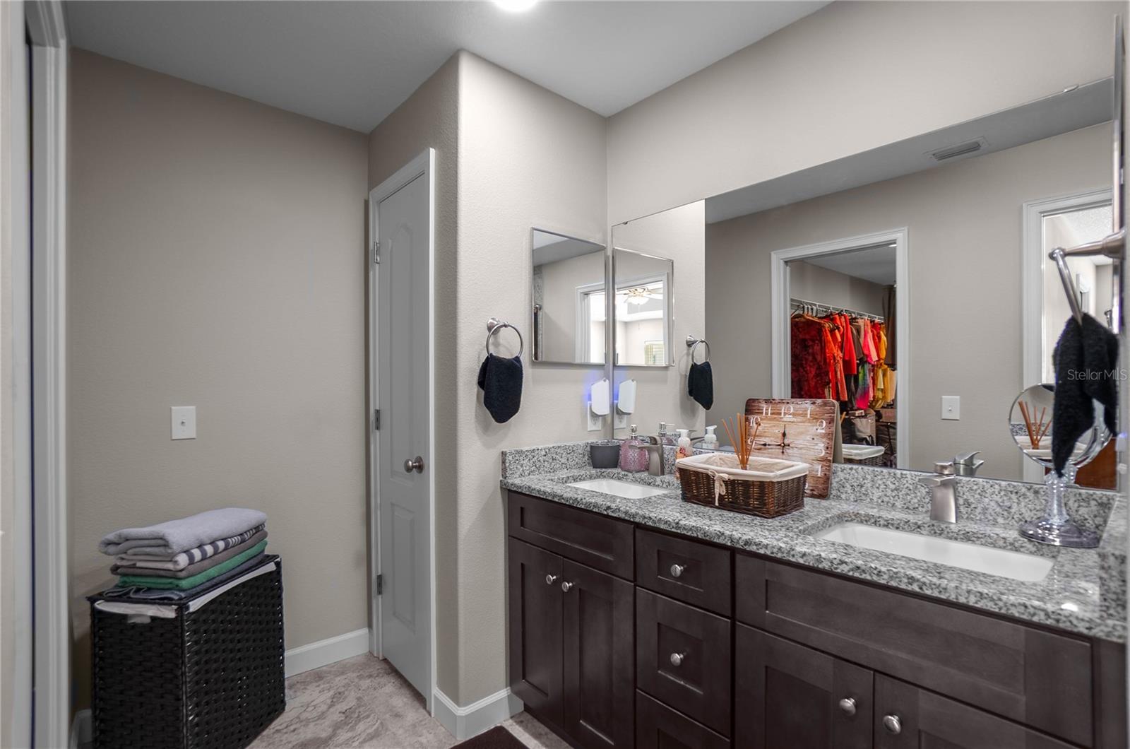 Image 24 of 37 For 4330 Drake Lane