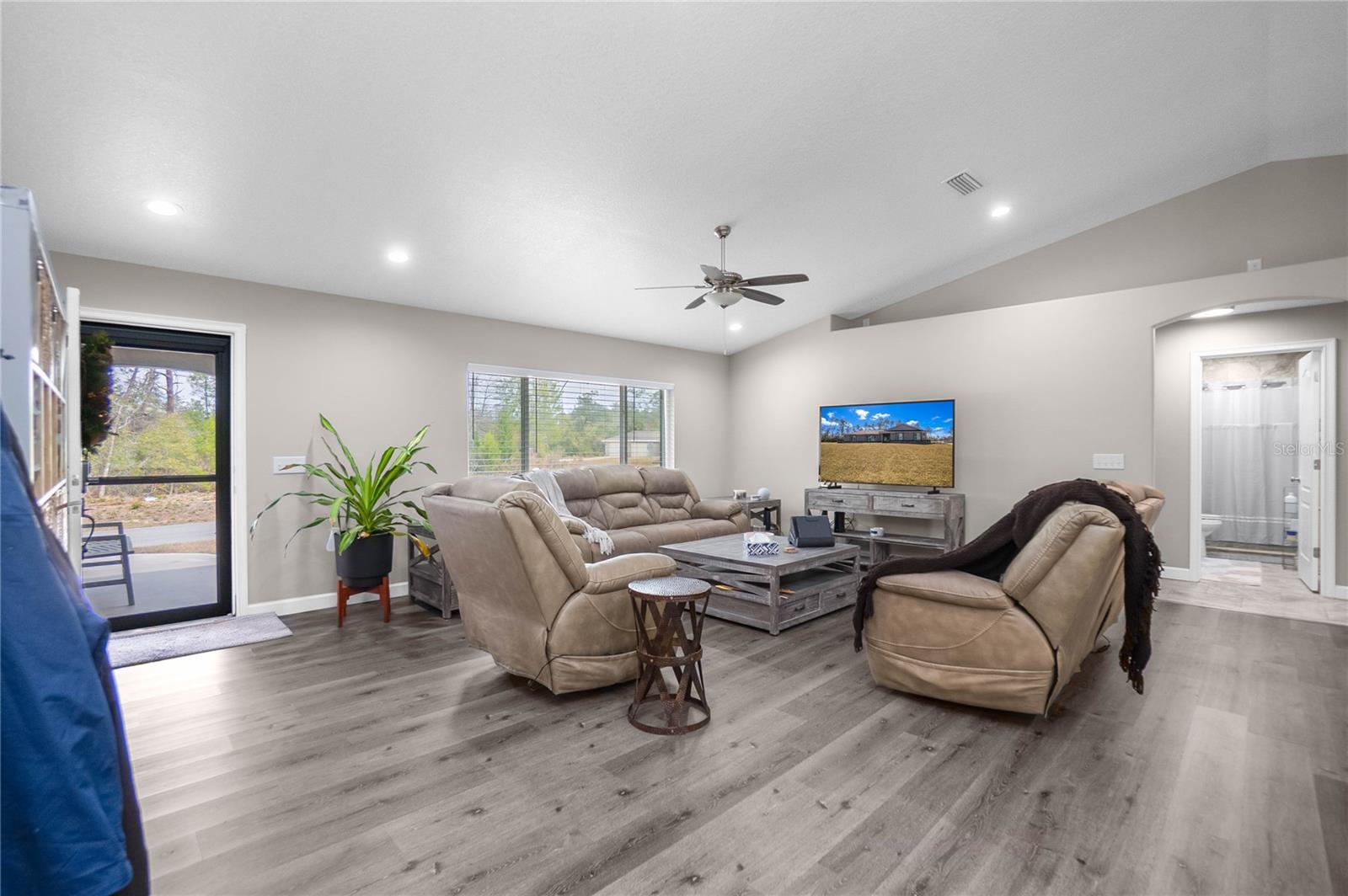 Image 7 of 37 For 4330 Drake Lane