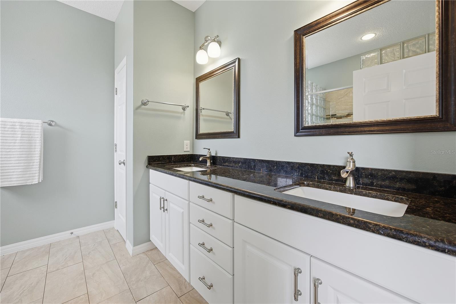 Image 36 of 56 For 5608 Strong Point