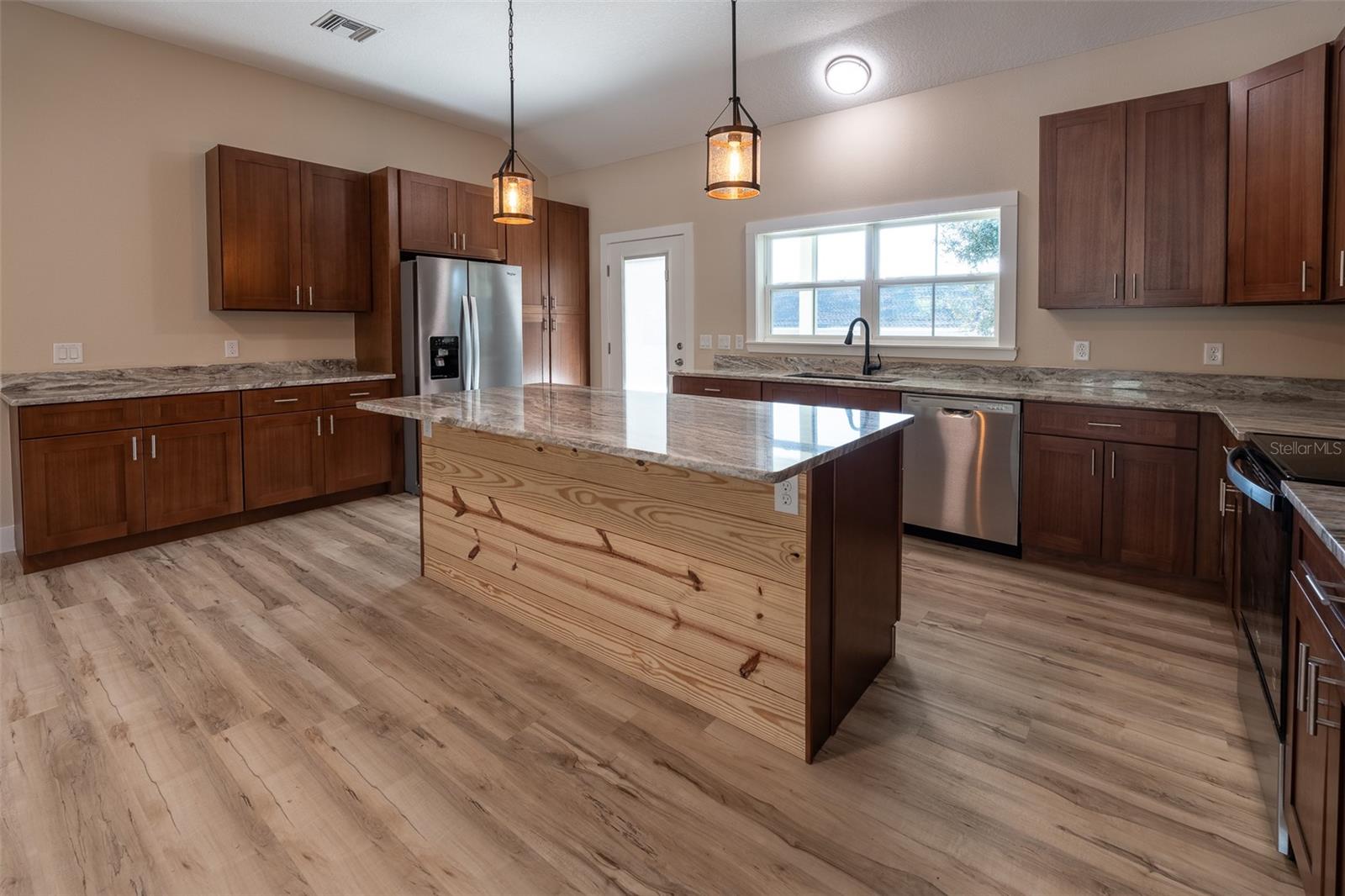 Image 6 of 56 For 8005 Terrel Point