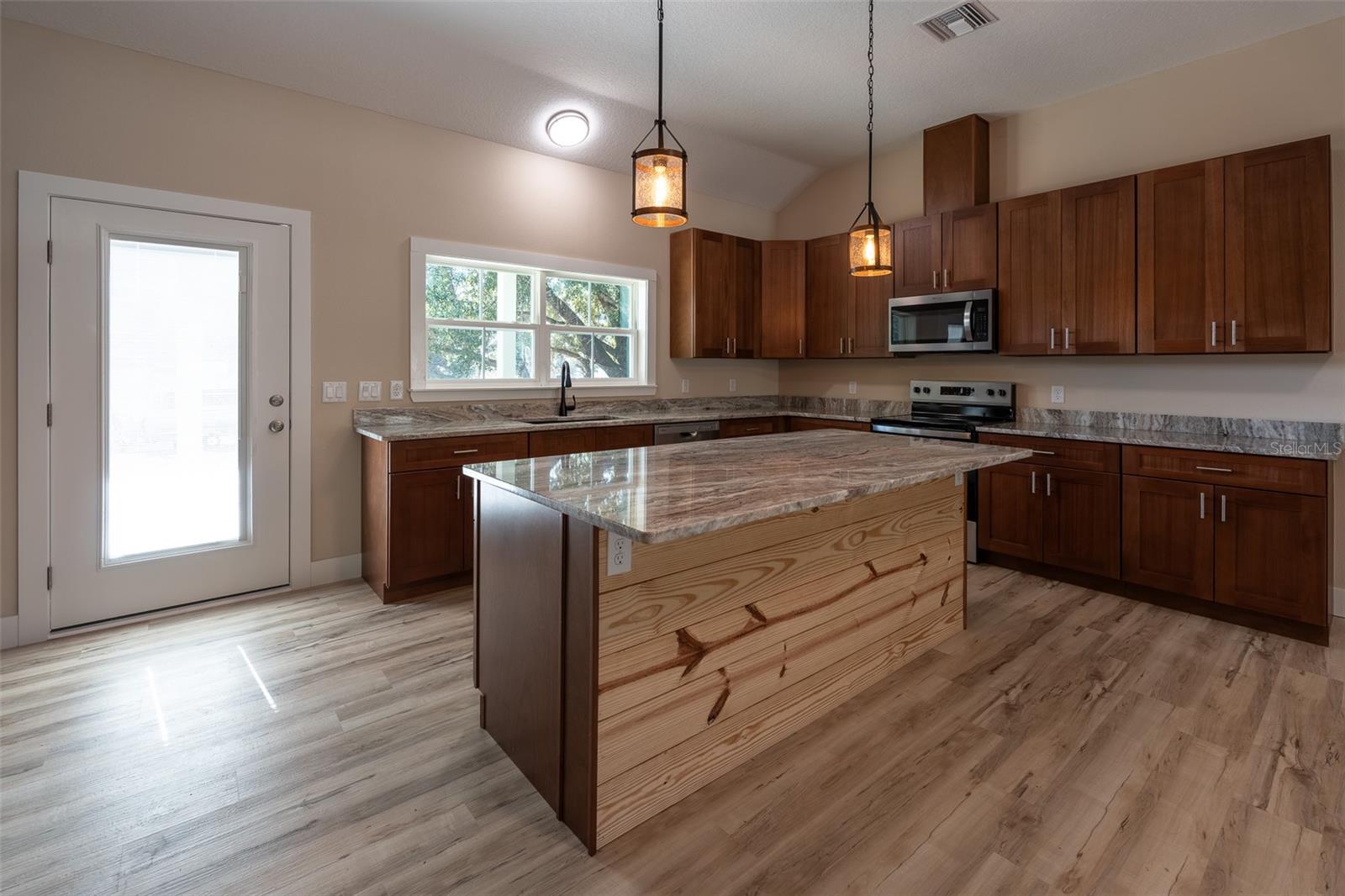 Image 7 of 56 For 8005 Terrel Point