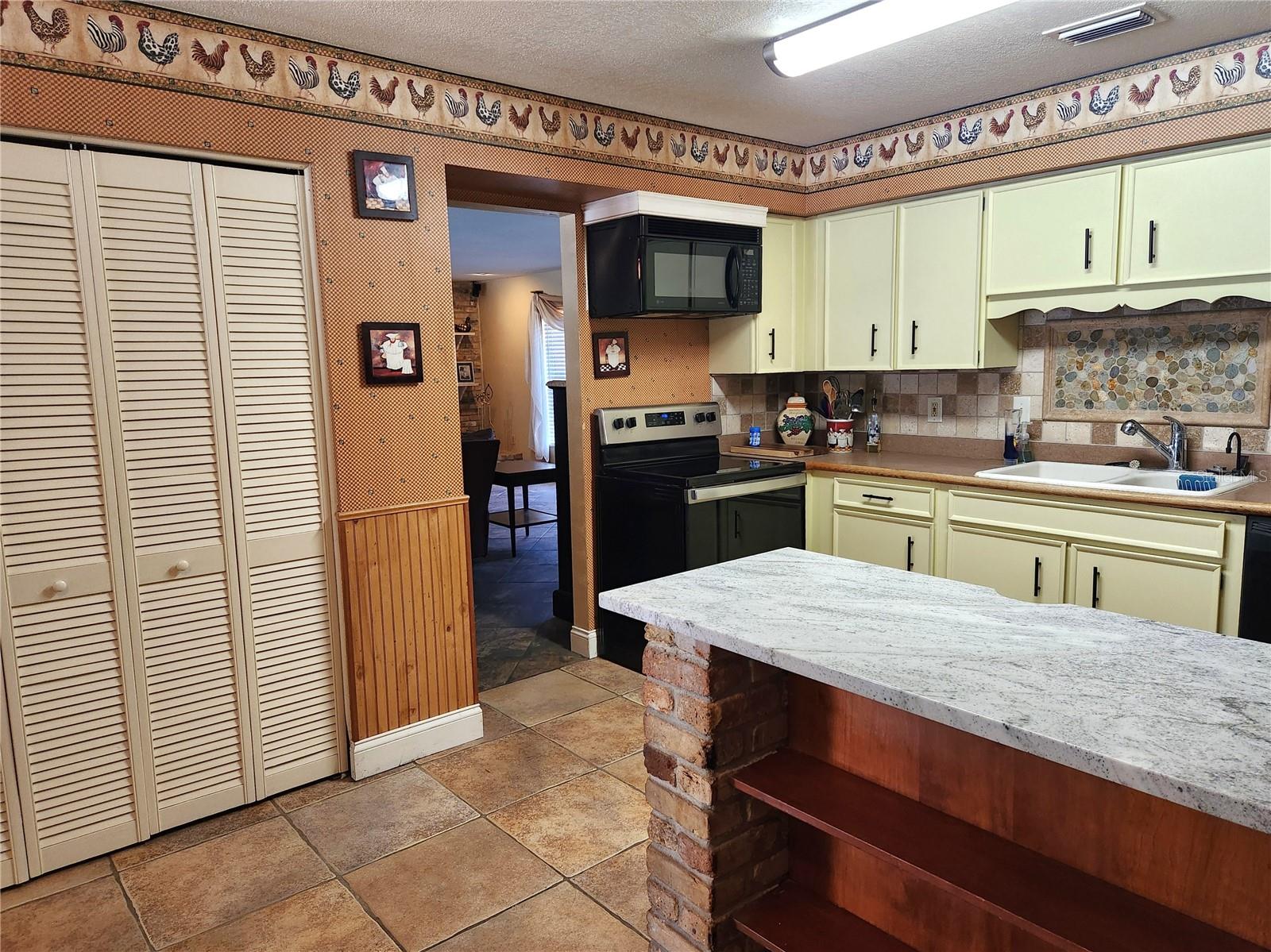 Image 12 of 35 For 400 49th Avenue