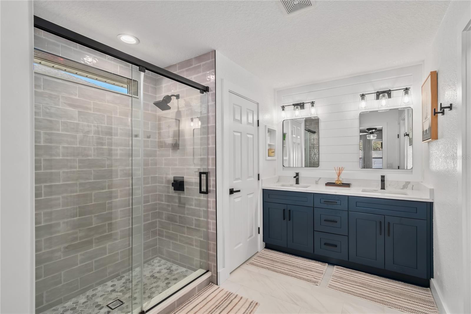 Image 32 of 68 For 5601 42nd Place