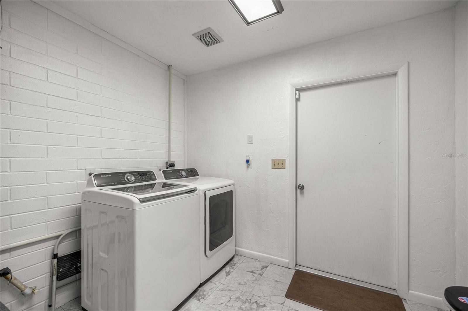 Image 37 of 58 For 1738 5th Street