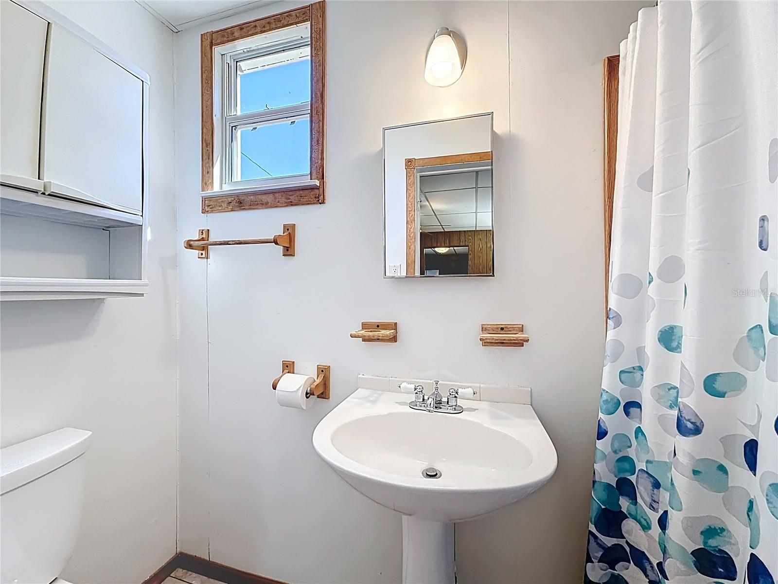 Image 16 of 56 For 113 Rosemary Avenue