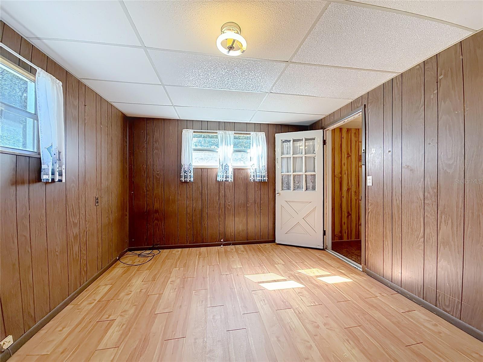 Image 28 of 56 For 113 Rosemary Avenue