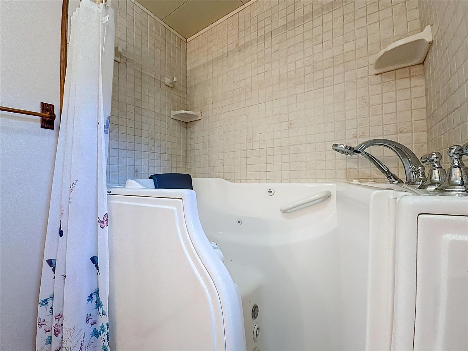 Image 33 of 56 For 113 Rosemary Avenue