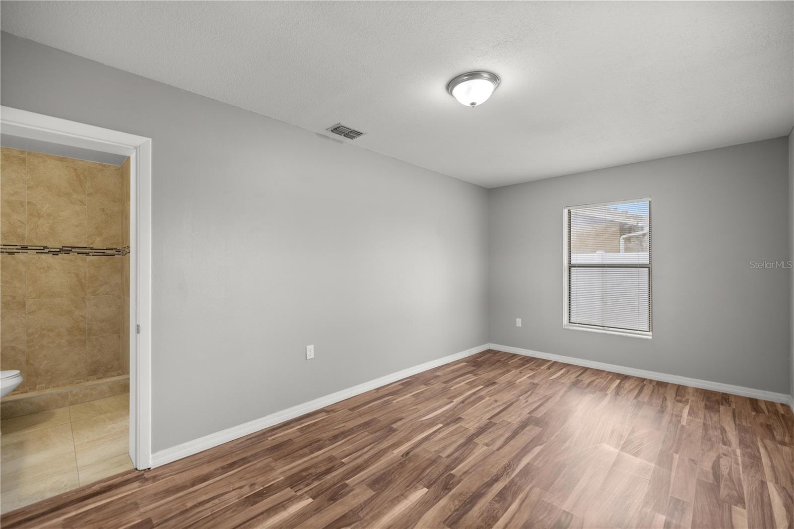 Image 17 of 35 For 15044 35th Avenue Road