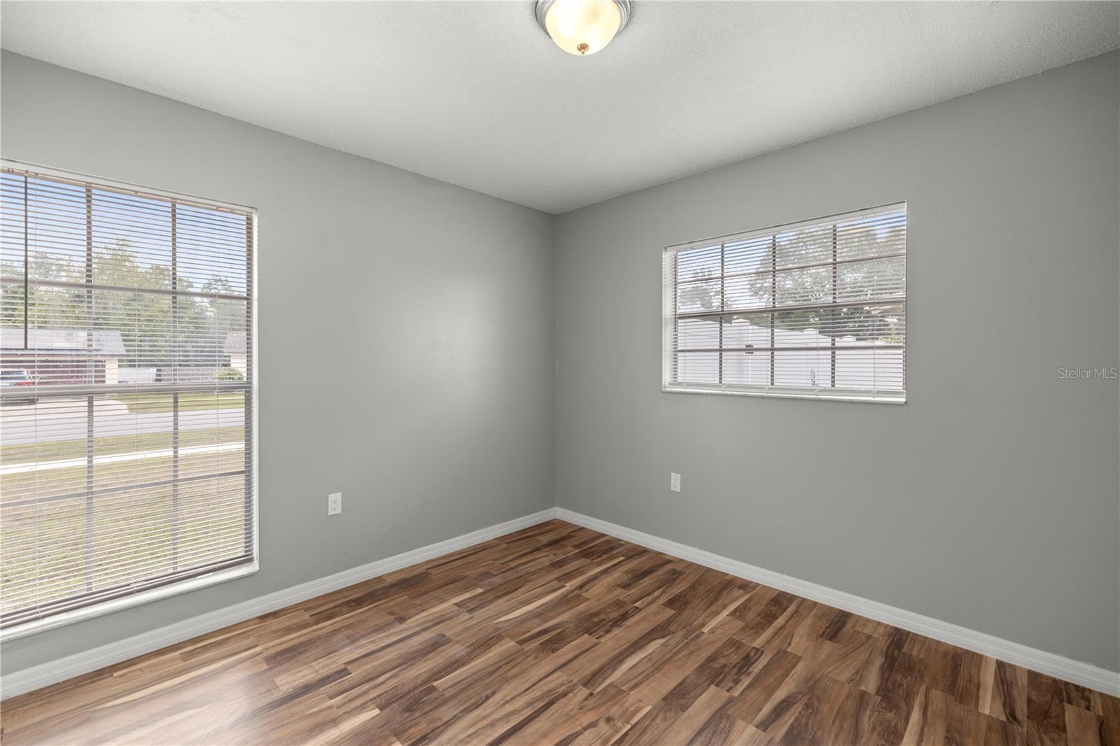 Image 23 of 35 For 15044 35th Avenue Road