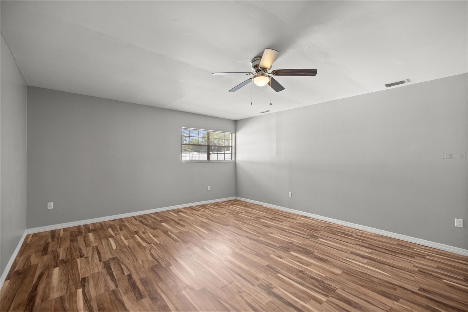 Image 26 of 35 For 15044 35th Avenue Road