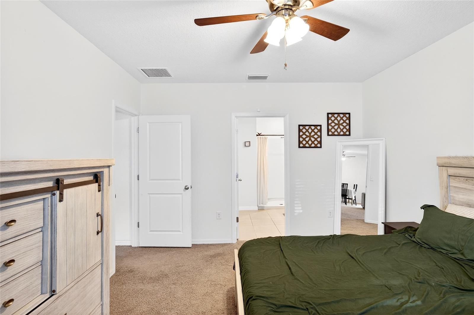 Listing photo id 14 for 2530 42nd Road