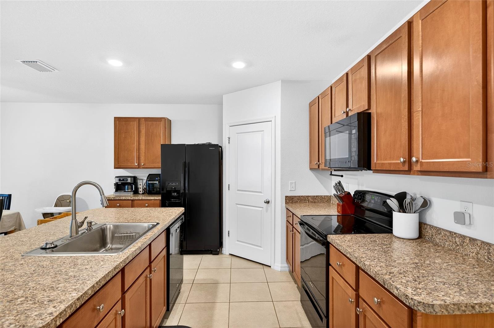 Listing photo id 4 for 2530 42nd Road
