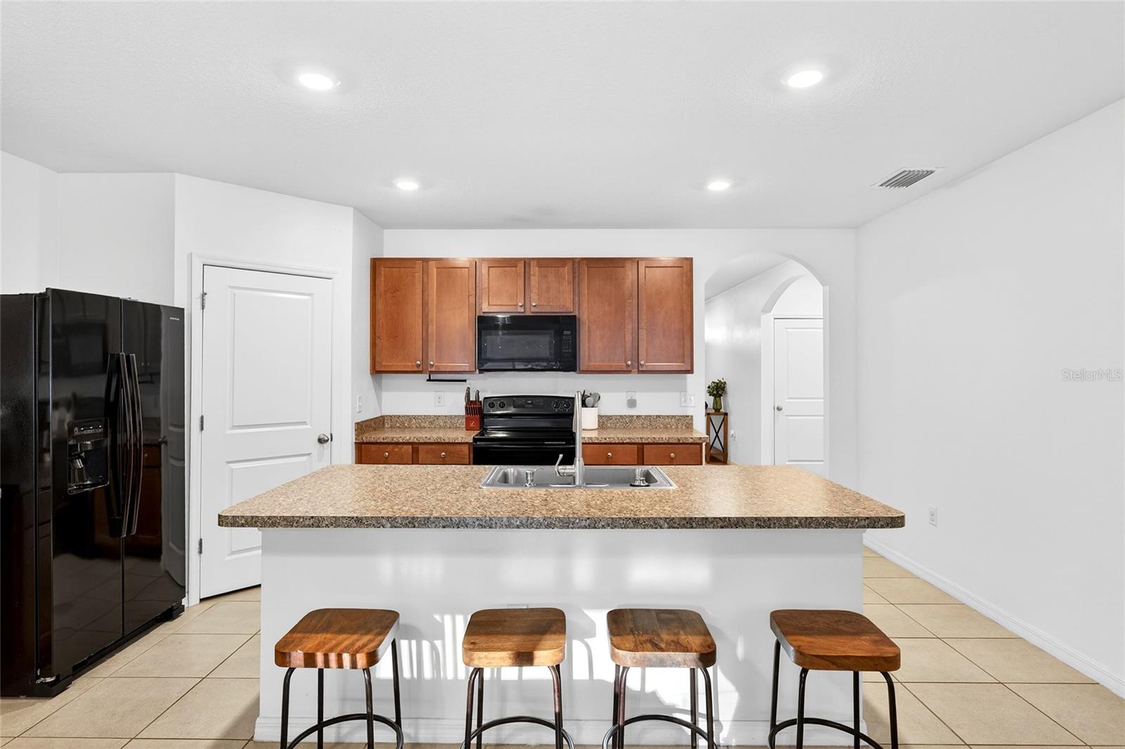 Listing photo id 5 for 2530 42nd Road