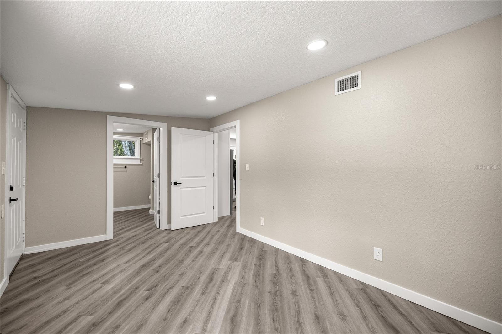 Image 12 of 26 For 451 11th Street