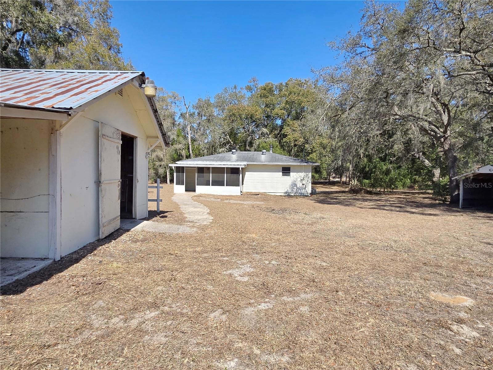 Image 24 of 25 For 8090 Round Lake Loop