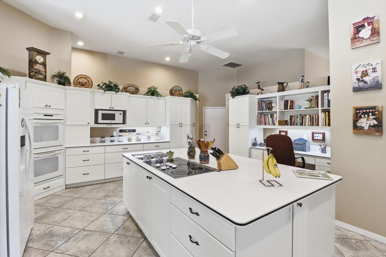 Image 12 of 47 For 16 Drypetes Court E