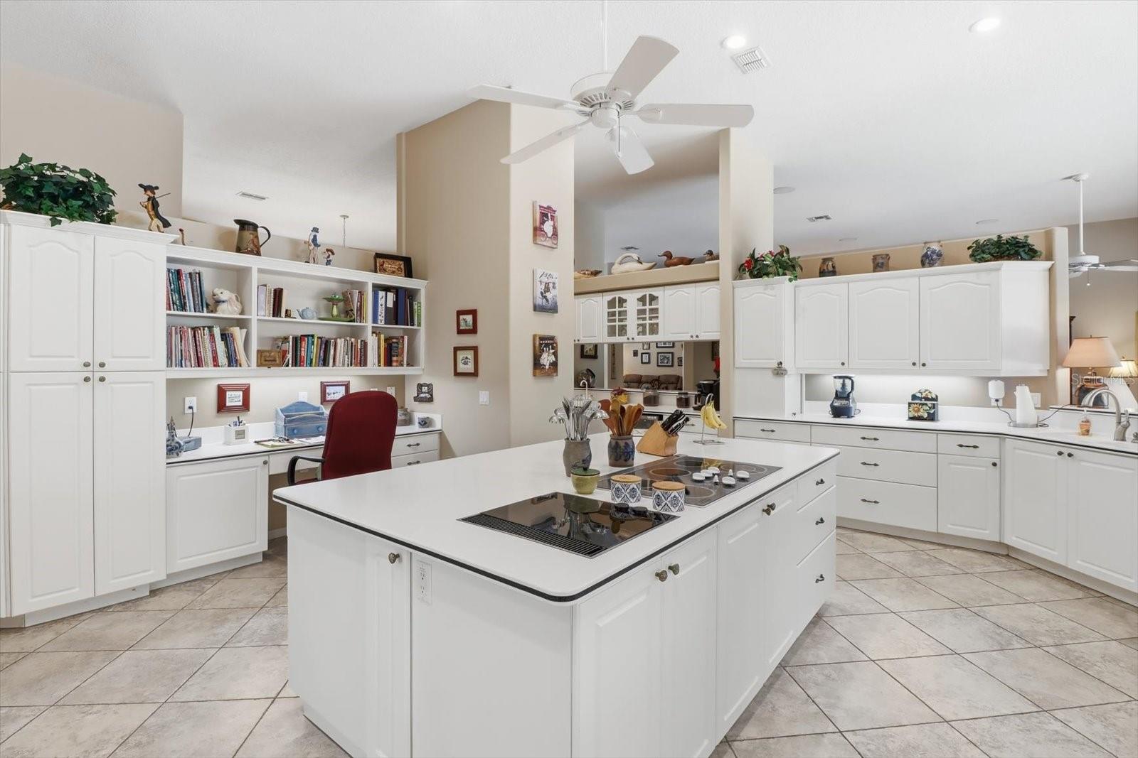 Image 13 of 47 For 16 Drypetes Court E