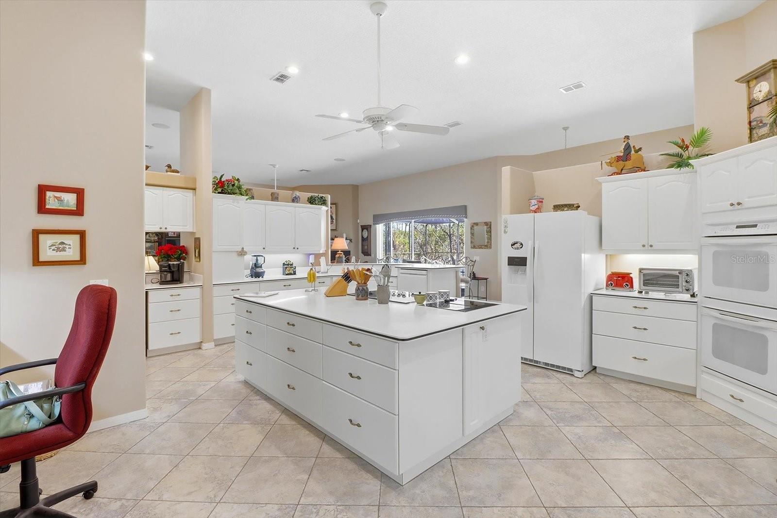 Image 14 of 47 For 16 Drypetes Court E