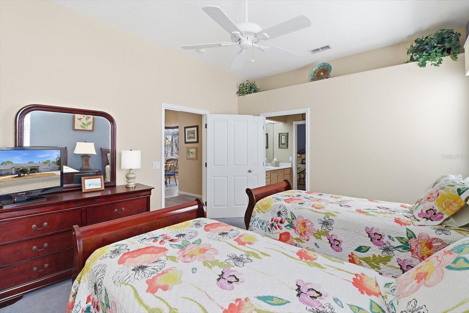 Image 19 of 47 For 16 Drypetes Court E